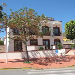 Carolina Y Vanessa Hotel